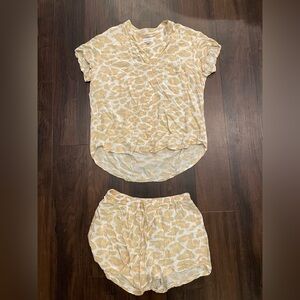 Women’s Piyama Cream Animal Print Pajama Set Size Medium